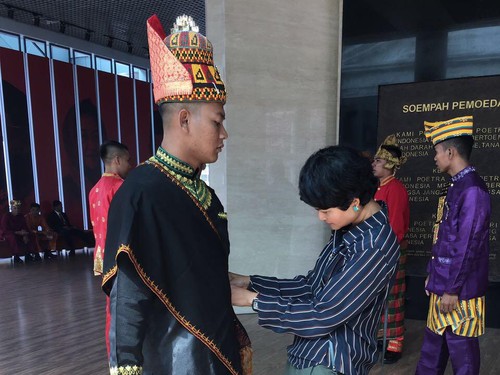 Ketika Paspampres Pakai 34 Baju Adat untuk Sambut Raja Salman di Istana Bogor Ketika Paspampres Pakai 34 Baju Adat untuk Sambut Raja Salman di Istana Bogor