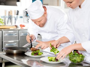 Parah! Chef Ini Campur Obat Antidiare ke Dalam Makanan Kedaluwarsa