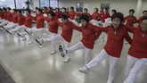 Kebanyakan lansia Korea Selatan berusia lebih dari 60 tahun diharapkan tinggal di rumah dan membesarkan anak-anak. Untuk pertama kalinya, mereka dapat memilih kegiatan yang disukai seusai masa pensiun. (AFP PHOTO / Ed JONES)