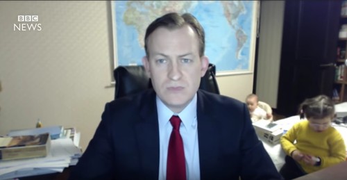 Lagi Serius Bahas Masalah Korsel, Profesor Diganggu Anak Saat Live Interview Lagi Serius Bahas Masalah Korsel, Profesor Diganggu Anak Saat Live Interview