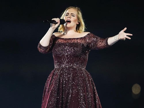 Adele Gelar Pesta Ultah Bertema Titanic, Netizen Nyinyir Adele Gelar Pesta Ultah Bertema Titanic, Netizen Nyinyir