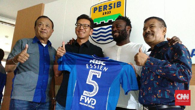 Michael Essien Pakai Nomor 5 di Persib Bandung