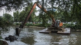 Antisipasi Banjir, Wilayah Hulu Ibu Kota Dikeruk