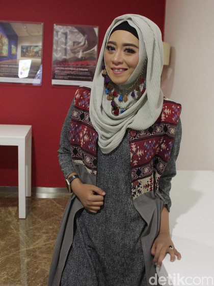 Ini Vindy, Vlogger yang Populer karena Pakai Makeup Mirip Jokowi Sampai Valak Ini Vindy, Vlogger yang Populer karena Pakai Makeup Mirip Jokowi Sampai Valak