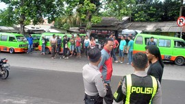 Tolak Taksi Online, Sopir Angkot Bandung Ancam Mogok Massal
