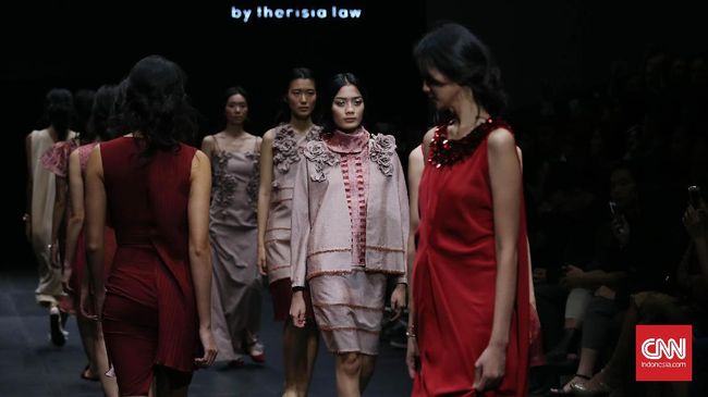Trik Mudah Padu Padan Busana Warna Cerah