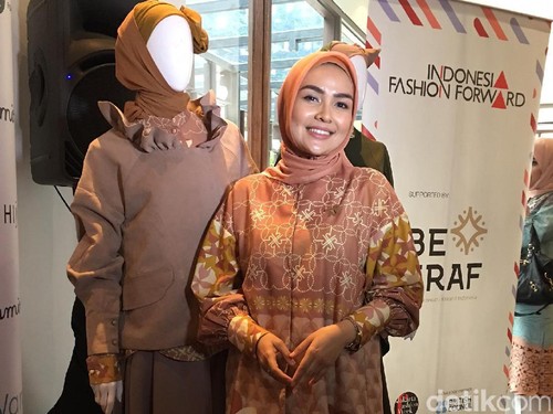 Tips Tampil Stylish Saat Buka Puasa Bersama Menurut Ria 