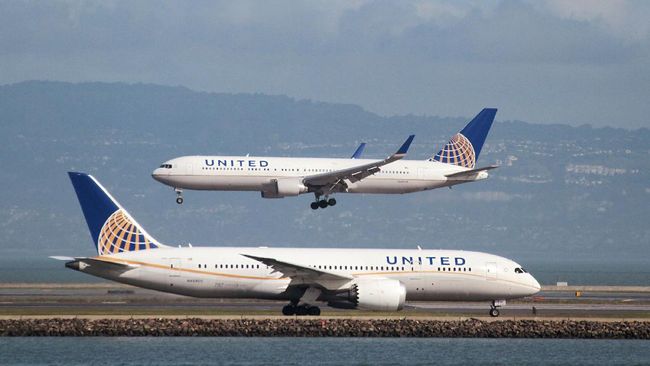 Seret Penumpang Hingga Berdarah, United Airlines Dikecam