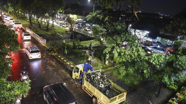 Pemanasan Musim Hujan Waspadai Angin Kencang Dan Petir