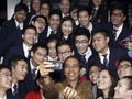 Dilarang KPU, Jokowi Ganti Hadiah Sepeda dengan Foto Bersama