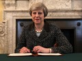 PM Theresa May Tandatangani 'Surat Cerai' Brexit