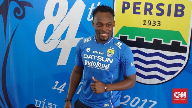 Maitimo Gembira Main Bareng Essien dan Cole di Persib