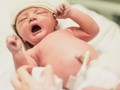Pria Transgender Sukses Lahirkan Bayi di Inggris