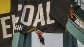 PLTU bertenaga Batubara ini disebut terbesar di Asia Tenggara dengan kapasitas 2.000 megawatt. PLTU Batang diperkirakan akan mengeluarkan sekitar 10,8 juta ton karbon ke atmosfer, setara dengan emisi karbon seluruh negara Myanmar tahun 2009. (Ardiles Rante/Greenpeace)