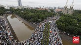 Walaupun demikian, kepolisian justru berpikiran lain. Polisi menangkap pemimpin Aksi 313 karena tuduhan makar terhadap pemerintahan yang sah. (CNN Indonesia/Adhi Wicaksono)