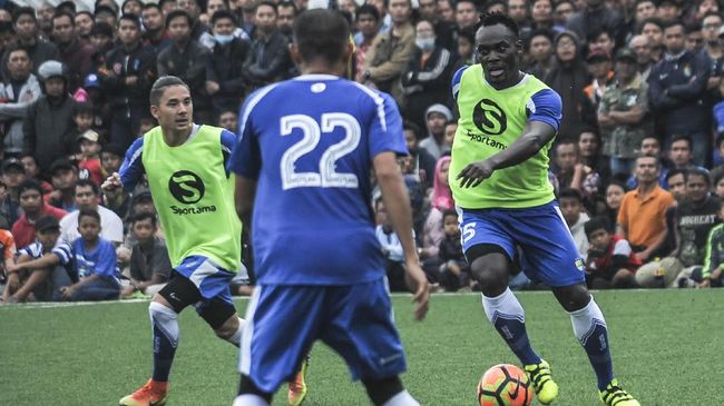 Djanur Ungkap Alasan Latihan Persib Dipindah