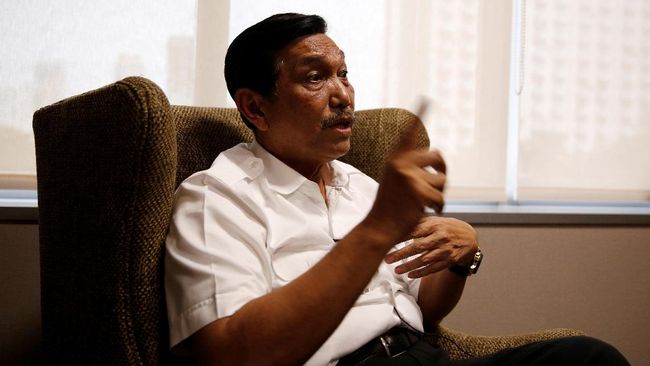 Taruhan Jabatan Luhut Perangi Pencemar Citarum