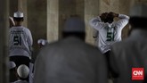Aksi mereka merupakan tindak lanjut aksi sebelumnya yakni mendesak aparat hukum untuk memenjarakan Ahok. Aksi sebelumnya dikenal dengan nama Aksi 411 hingga Aksi 412. (CNN Indonesia/Adhi Wicaksono)