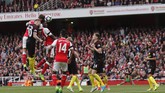 Arsenal akhirnya mengamankan satu poin dari laga melawan Manchester City setelah Shkodran Mustafi mencetak gol penyeimbang pada menit ke-53. Mustafi mencetak gol usai meneruskan umpan sepak pojok Mesut Oezil. (Reuters / Eddie Keogh)