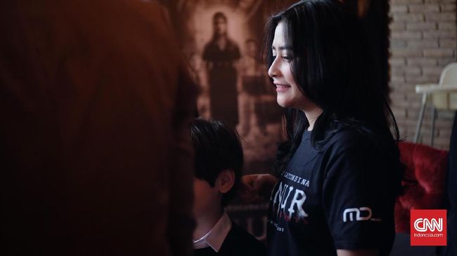 Prilly dan Gal Gadot Rebutan Jadi Wanita Tercantik