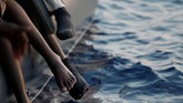 Para imigran tersebut tenggelam karena perahu karet yang mereka tumpangi kelebihan beban. Data Organisasi Migrasi Internasional menyebut sebanyak 600 imigran tenggelam ketika berjuang menuju Italia lewat Laut Mediterania.