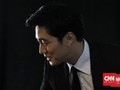 Tiba di Jakarta, So Ji Sub Disambut Bunga oleh Fan