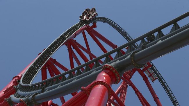 Roller Coaster Bikinan Ferrari Melesat 180 Kilometer/Jam