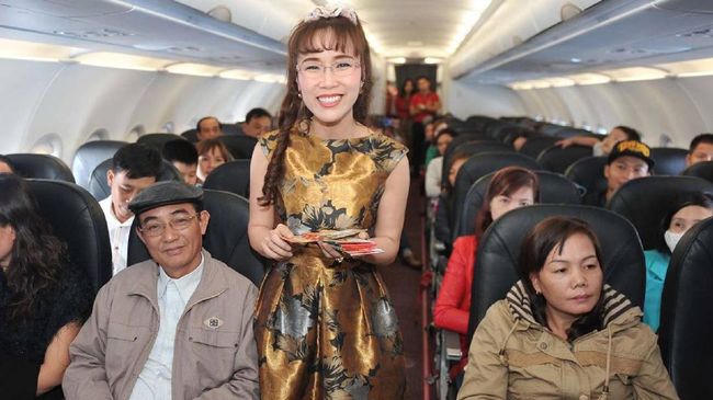 Wanita di Balik Konsep Pramugari Bikini Maskapai VietJet