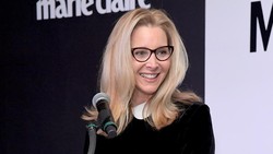 Lisa Kudrow Temukan Pesan Rahasia di Hadiah Matthew Perry Usai 20 Tahun