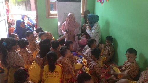 Agar Dongeng Ayah dan Ibu Tak Terdengar Garing untuk si Kecil Agar Dongeng Ayah dan Ibu Tak Terdengar Garing untuk si Kecil