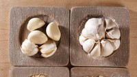 Bawang Putih Segar Cepat Busuk di Kulkas? Coba Simpan Bumbu Tabur Ini 
