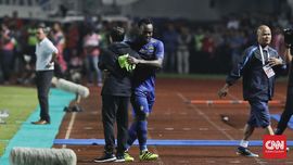 Djanur Bicara Alasan Essien Jadi Gelandang Bertahan