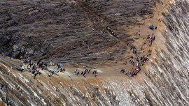 Tips Aman Mendaki ke Kawah Ijen