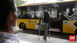 Penyandang Disabilitas Keluhkan Mobil Jemputan TransJakarta