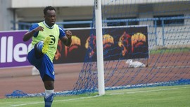 Michael Essien Kembali Latihan Bersama Persib