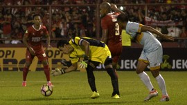Mendiang Choirul Huda, Kiper Senior Pengayom Junior