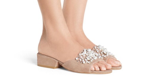 5 Sandal Ini Lagi Tren, Cocok Dipakai Hangout Hingga Kondangan 5 Sandal Ini Lagi Tren, Cocok Dipakai Hangout Hingga Kondangan