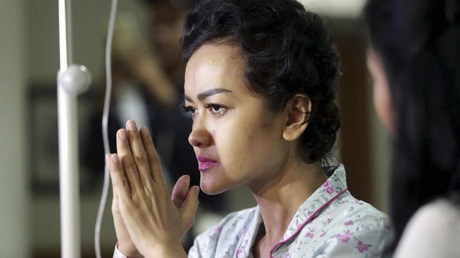 Kondisi Julia Perez Menurun, Keluarga Pasrah dan Berdoa