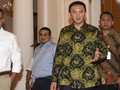 Anies Diminta Belajar dari Ahok Tangani Busa di Kali Item