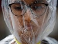 Para Pemberontak 'Penyerang' Kantong Plastik
