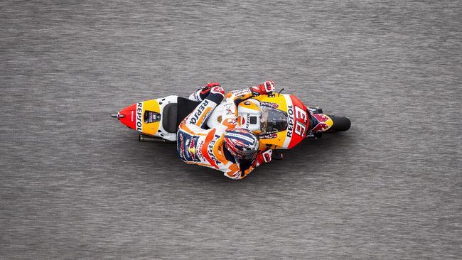Ucapan Selamat dari Rossi, Hadiah Lain untuk Marquez