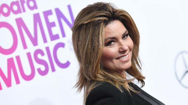 Shania Twain Sebut Ingin Bernyanyi dengan Taylor Swift