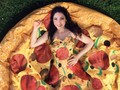 Pizza Bikini untuk Hari Bikini