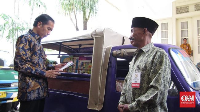 Oleh-Oleh dan Kecintaan Jokowi terhadap Buku