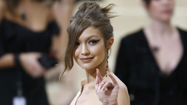 Move On Dari Zayn Malik Gigi Hadid Pamer Pacar Baru