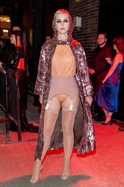 Foto: Gaya Katy Perry Pakai Underwear di Luar Baju Untuk Pesta Foto: Gaya Katy Perry Pakai Underwear di Luar Baju Untuk Pesta