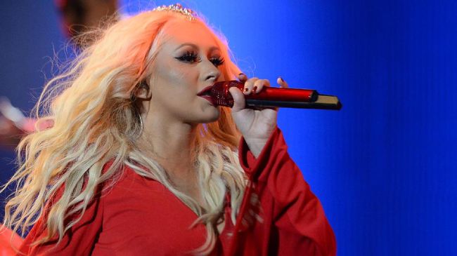Tawarkan Nyanyi Bareng, Christina Aguilera Ditolak Band Lokal