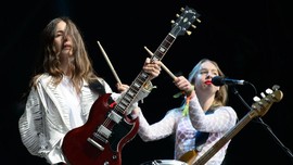 Tolak Seksisme, Este 'Haim' Muak dengan Meme Wajah Bass