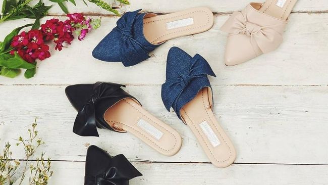 Sandal Murah 'Mirip' Prada Hebohkan Penggila Belanja