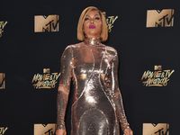 Red Gets Carpet Burns On Her Own